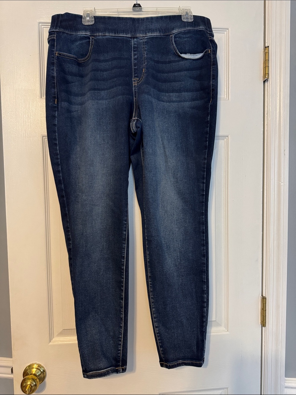 Dark Wash Women's Stretch Pull-On Jeans/jeggings. Super stretch. Sz 16